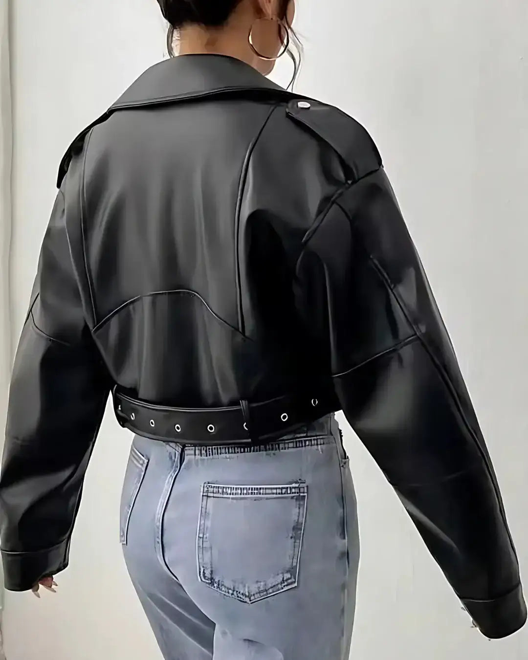 Jaqueta Lazarelle de Couro, Estilo Rocker com Cinto de Fivela e Zíper