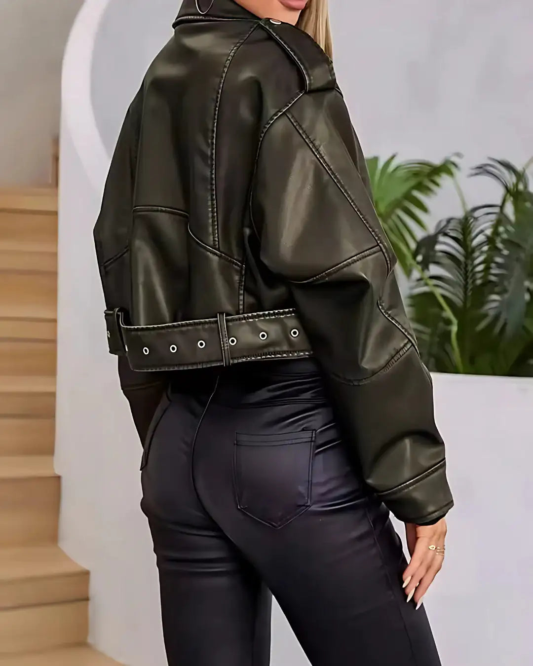 Jaqueta Lazarelle de Couro, Estilo Rocker com Cinto de Fivela e Zíper