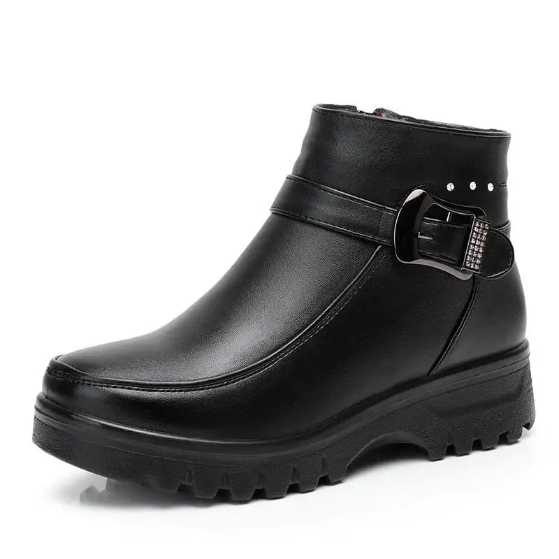 Bota Feminina de Couro com Forro Interno e Cano Médio