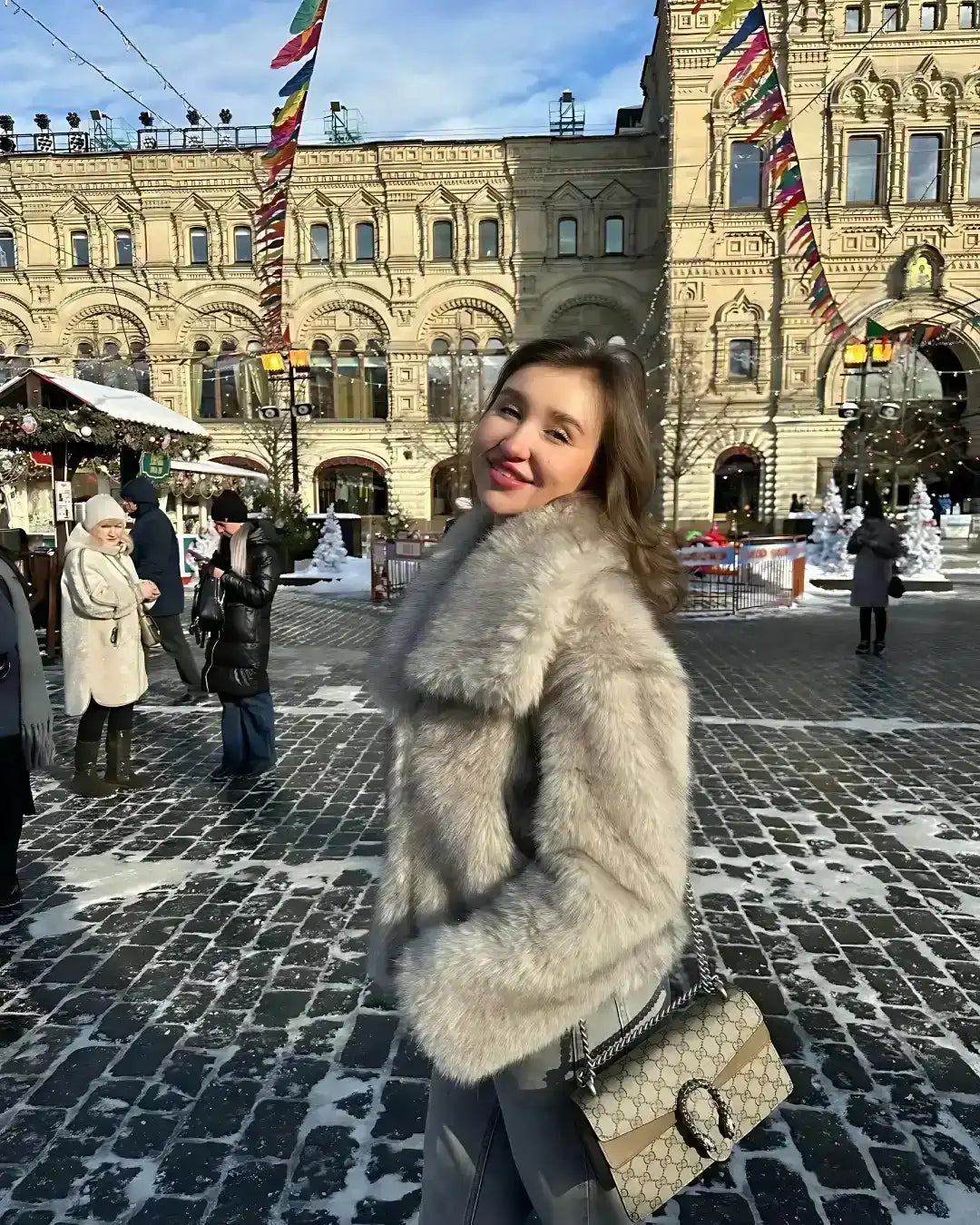 Casaco Lazarelle Sabrina com textura felpuda e gola ampla