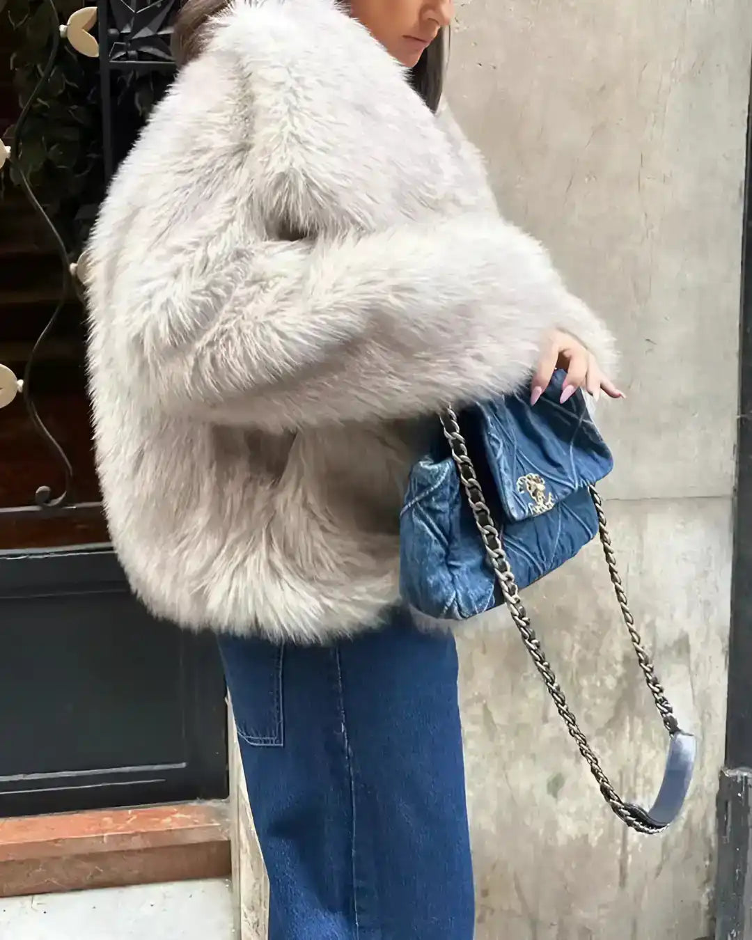 Casaco Lazarelle Sabrina com textura felpuda e gola ampla