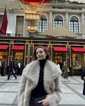 Casaco Lazarelle Sabrina com textura felpuda e gola ampla
