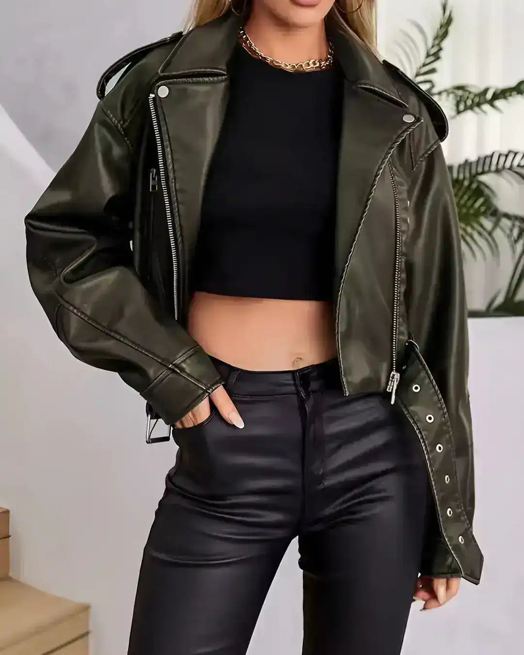 Jaqueta Lazarelle de Couro, Estilo Rocker com Cinto de Fivela e Zíper
