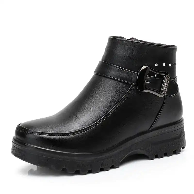 Bota Feminina de Couro com Forro Interno e Cano Médio